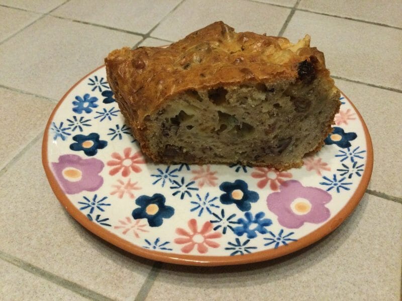 Cliquez pour zoomer ! Cake à la fourme d’Ambert, noix et raisins secs Thermomix par chocolatitine