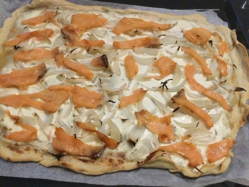 Cliquez pour zoomer ! Tarte flambée rapide au saumon fumé Thermomix par chocolatitine