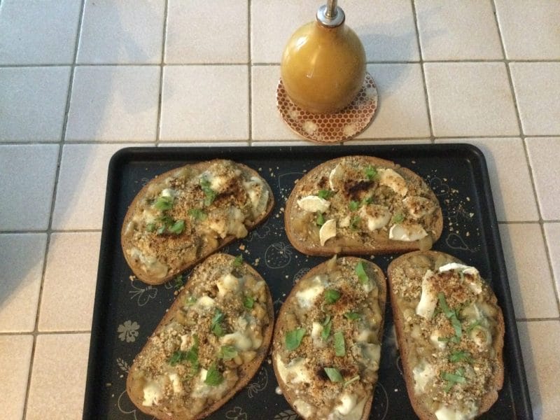Cliquez pour zoomer ! Brushetta aubergines, chèvre et noix Thermomix par chocolatitine