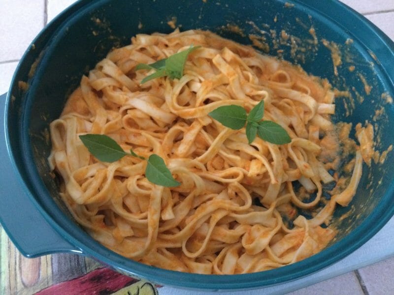 Cliquez pour zoomer ! Pâtes aux tomates et poivrons Thermomix par chocolatitine