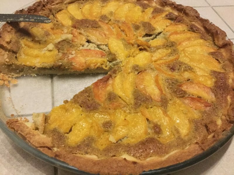 Cliquez pour zoomer ! Tarte aux pêches jaunes et pistache Thermomix par chocolatitine