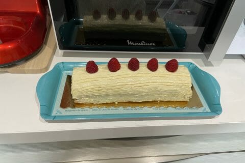 Cliquez pour zoomer ! Bûche de Noël framboises et chocolat blanc Thermomix par nathalie_2809