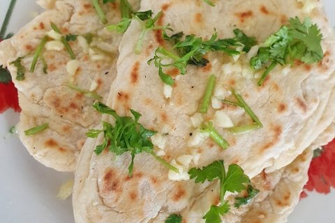 Cliquez pour zoomer ! Naans à l’ail et à la coriandre Thermomix par Jessouu