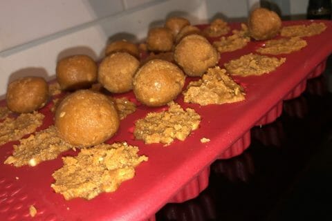 Cliquez pour zoomer ! Caramels aux cacahuètes enrobés de chocolat Thermomix par alixia_x