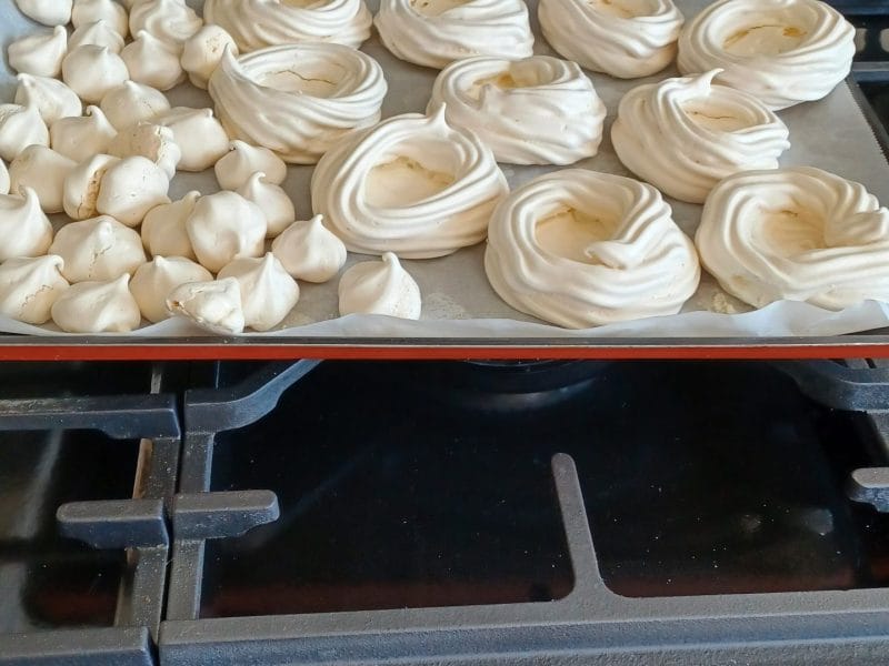 Cliquez pour zoomer ! Mini pavlova aux fraises Thermomix par mamily59