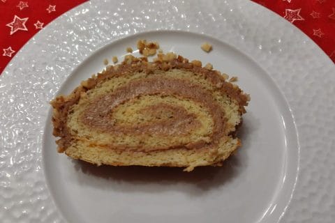 Cliquez pour zoomer ! Bûche pralinée aux éclats de noisettes caramélisés Thermomix par Nessa