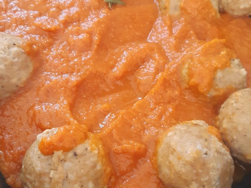 Cliquez pour zoomer ! Boulettes de viande sauce aux poivrons rouges Thermomix par Nessa