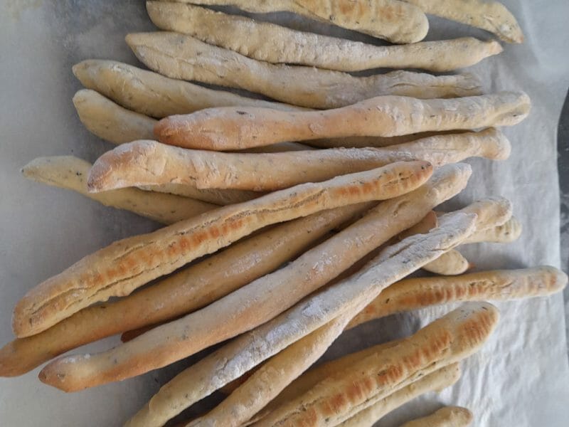 Cliquez pour zoomer ! Gressins parmesan basilic Thermomix par celine_411