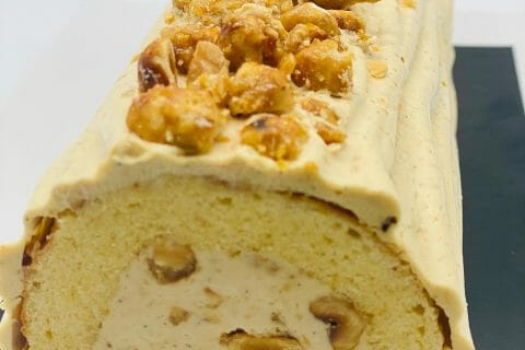 Cliquez pour zoomer ! Bûche pralinée aux éclats de noisettes caramélisés Thermomix par Leila1966