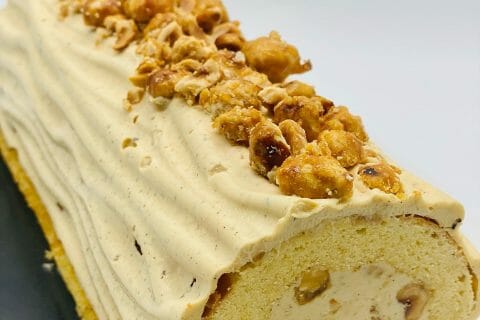 Cliquez pour zoomer ! Bûche pralinée aux éclats de noisettes caramélisés Thermomix par Leila1966