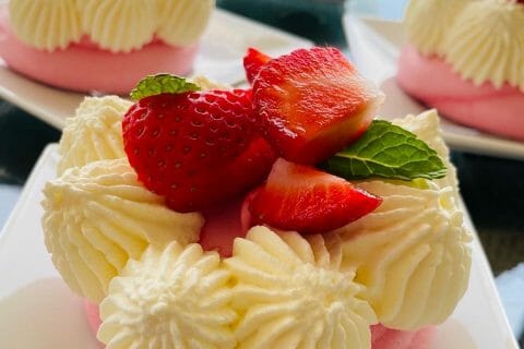 Cliquez pour zoomer ! Mini pavlova aux fraises Thermomix par Leila1966