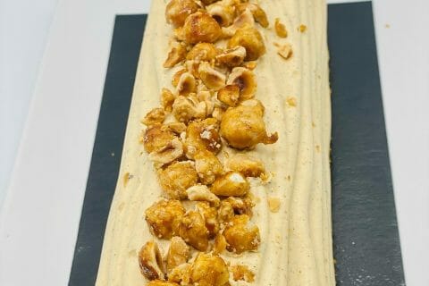 Cliquez pour zoomer ! Bûche pralinée aux éclats de noisettes caramélisés Thermomix par Leila1966