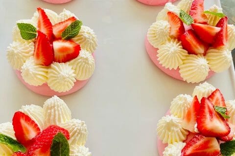 Cliquez pour zoomer ! Mini pavlova aux fraises Thermomix par Leila1966