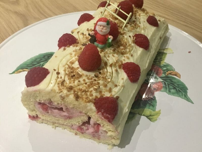 Cliquez pour zoomer ! Bûche de Noël framboises et chocolat blanc Thermomix par angeliqueadalind