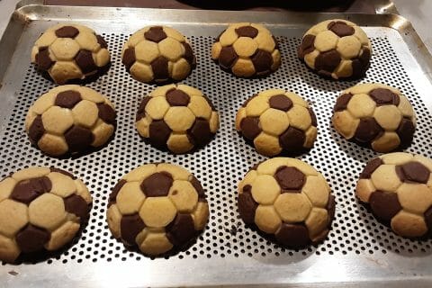 Cliquez pour zoomer ! Biscuits ballon de foot Thermomix par Martinette56