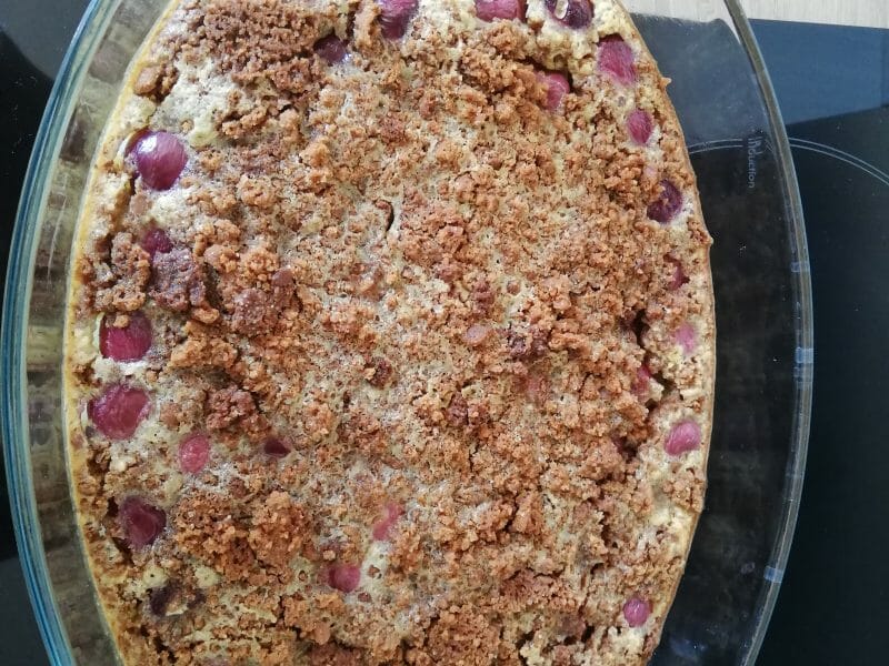 Cliquez pour zoomer ! Clafoutis cerises, noisettes et crumble spéculoos Thermomix par lilocome2411