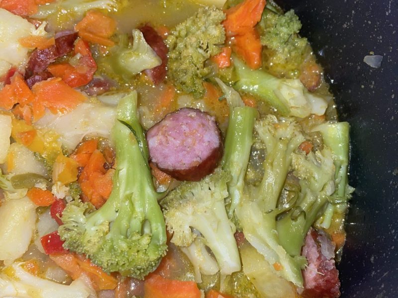 Cliquez pour zoomer ! Ragoût de légumes, pommes de terre et saucisses Thermomix par Charlotte