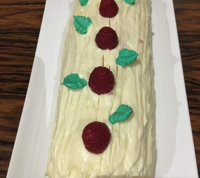 Cliquez pour zoomer ! Bûche de Noël framboises et chocolat blanc Thermomix par Zabou71