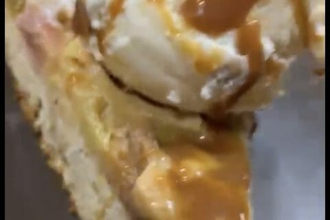 Cliquez pour zoomer ! Gâteau renversé à la rhubarbe et caramel au beurre salé Thermomix par manelb12