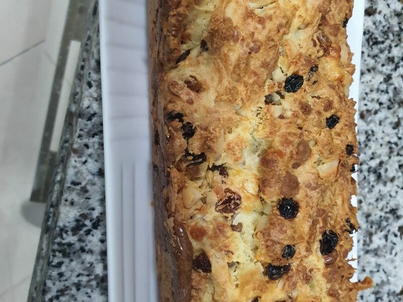 Cliquez pour zoomer ! Cake à la fourme d’Ambert, noix et raisins secs Thermomix par anasbenmoussa
