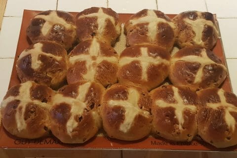 Cliquez pour zoomer ! Hot cross buns – petits pains anglais de Pâques Thermomix par aclaire49