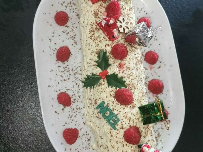 Cliquez pour zoomer ! Bûche de Noël framboises et chocolat blanc Thermomix par laetimalya