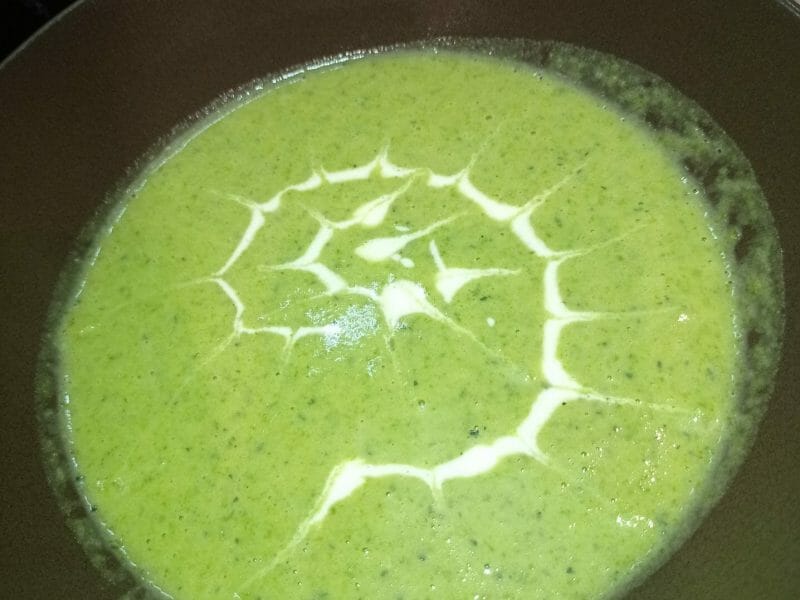 Velouté aux fanes de radis au Thermomix - Cookomix