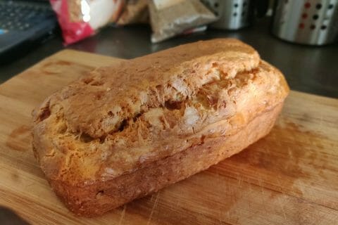 Cliquez pour zoomer ! Cake chèvre, noisettes et lardons Thermomix par menka