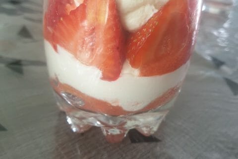 Cliquez pour zoomer ! Tiramisu aux fraises en verrines Thermomix par sab08230