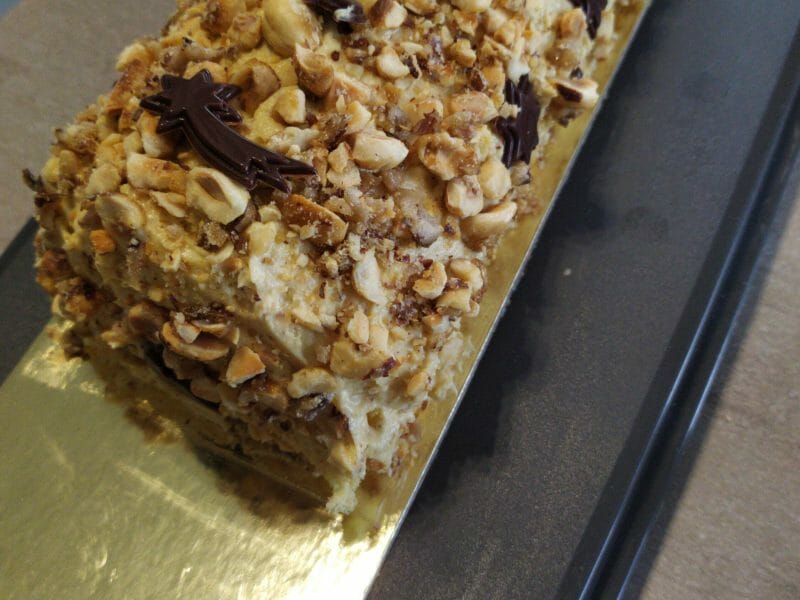 Cliquez pour zoomer ! Bûche pralinée aux éclats de noisettes caramélisés Thermomix par Nathg