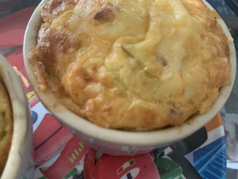 Cliquez pour zoomer ! Clafoutis cancoillotte, poireaux et chorizo Thermomix par sabboum