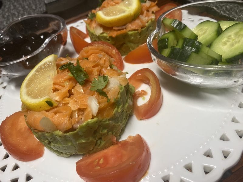 Cliquez pour zoomer ! Tartare aux 2 saumons sur purée d’avocat Thermomix par zinegang74