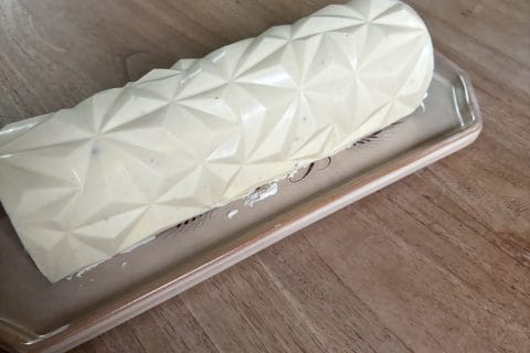 Cliquez pour zoomer ! Bûche de Noël framboises et chocolat blanc Thermomix par cathbc