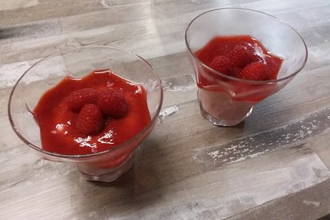 Cliquez pour zoomer ! Mousse à la framboise et son coulis Thermomix par monique_18