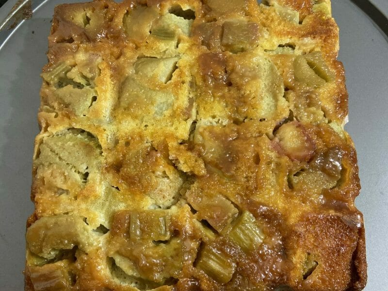 Cliquez pour zoomer ! Gâteau renversé à la rhubarbe et caramel au beurre salé Thermomix par sonia_113