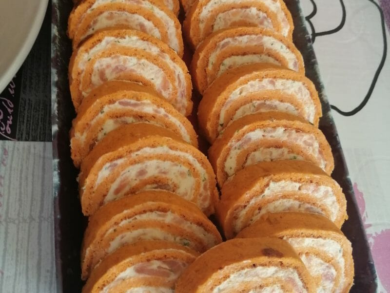 Cliquez pour zoomer ! Roulé à la tomate, saumon et fromage Thermomix par clementine_30