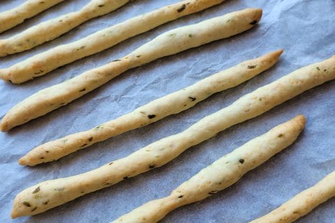 Cliquez pour zoomer ! Gressins parmesan basilic Thermomix par cflo68🐞