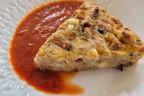 Cliquez pour zoomer ! Pudding salé au pain et aux lardons Thermomix par cflo68🐞