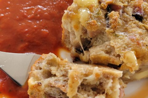 Cliquez pour zoomer ! Pudding salé au pain et aux lardons Thermomix par cflo68🐞