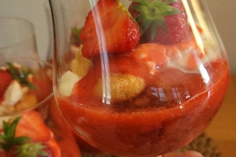 Cliquez pour zoomer ! Tiramisu aux fraises en verrines Thermomix par cflo68🐞