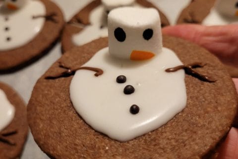Cliquez pour zoomer ! Sablés bonhomme de neige fondu Thermomix par cflo68🐞
