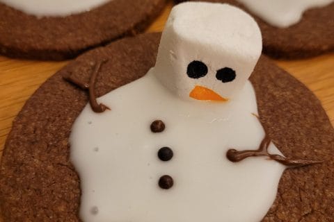 Cliquez pour zoomer ! Sablés bonhomme de neige fondu Thermomix par cflo68🐞