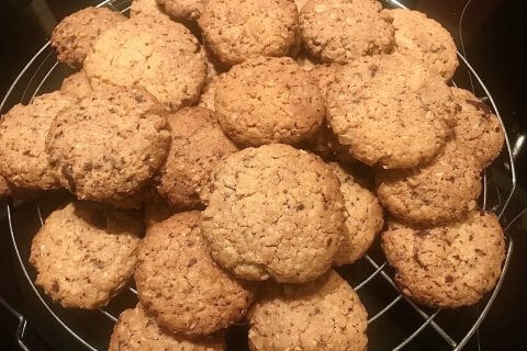 Cliquez pour zoomer ! Biscuits aux flocons d’avoine, cacahuètes et chocolat Thermomix par soniamanga