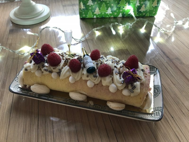 Cliquez pour zoomer ! Bûche de Noël framboises et chocolat blanc Thermomix par laurabrice76