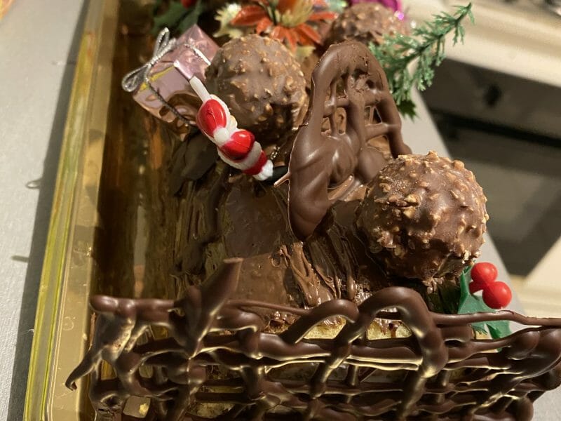 Cliquez pour zoomer ! Bûche Ferrero Rocher Thermomix par isabelle_198