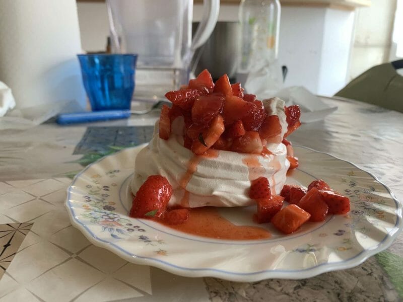 Cliquez pour zoomer ! Mini pavlova aux fraises Thermomix par caroline_239