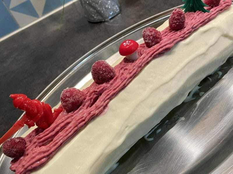 Cliquez pour zoomer ! Bûche de Noël framboises et chocolat blanc Thermomix par auremelipao