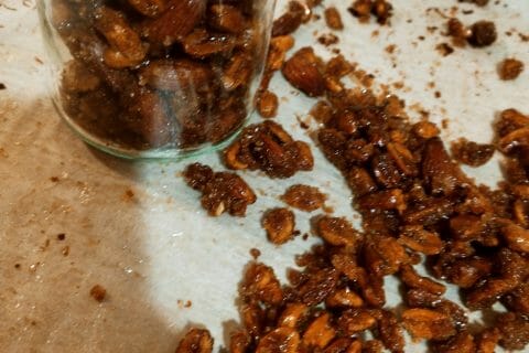 Cliquez pour zoomer ! Amandes grillées à la cannelle et au miel Thermomix par Cindouce