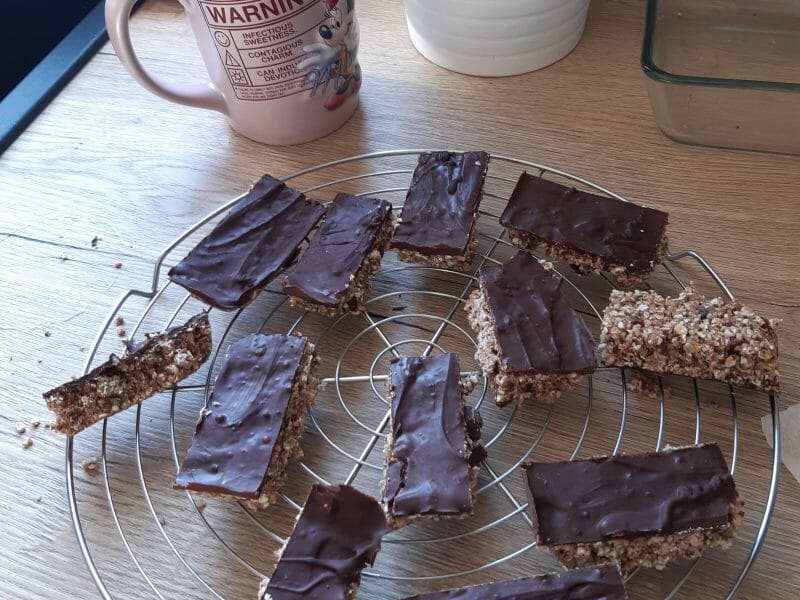 Cliquez pour zoomer ! Barres de céréales à l’avoine, noisettes, banane et chocolat Thermomix par cocotchinette