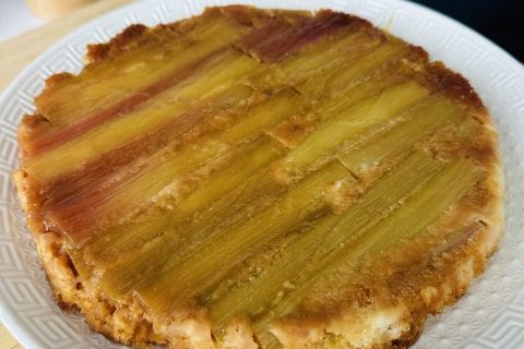 Cliquez pour zoomer ! Gâteau renversé à la rhubarbe et caramel au beurre salé Thermomix par sabrynou